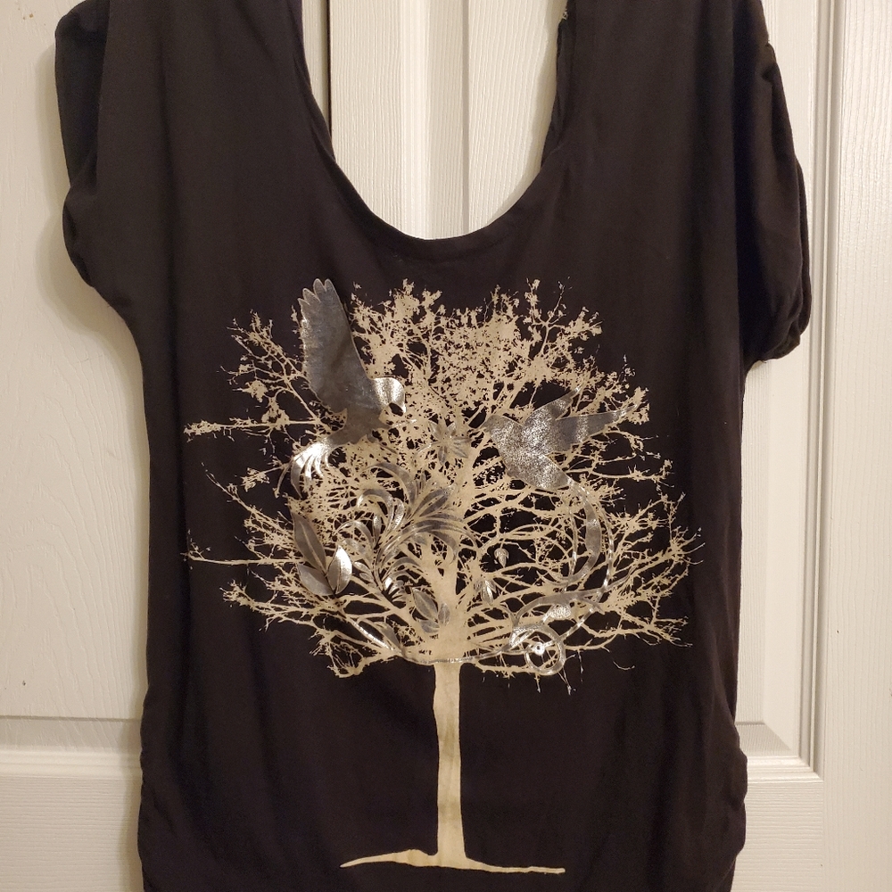 Black short sleeve shirt